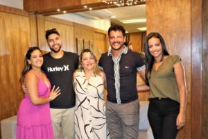 Orlando Simas, o maquiador da Digital Influencer Alice Martins