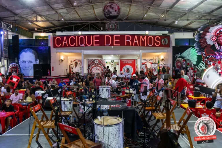 Cacique de Ramos sedia lançamento do livro Mora na Filosofia