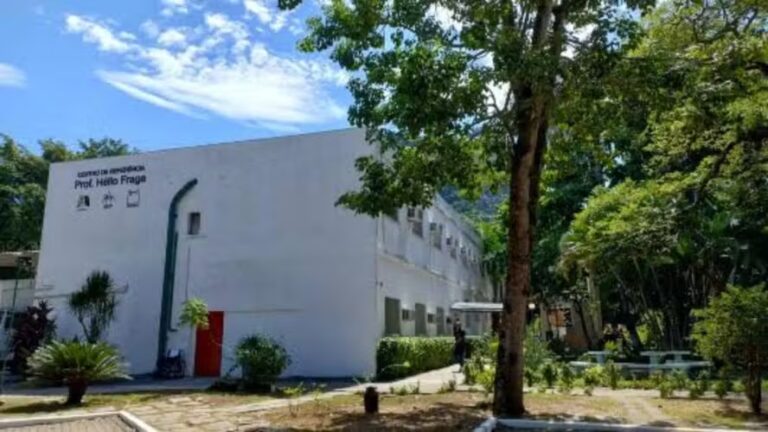 Pesquisadores da Fiocruz protestam contra fechamento de alojamento em Curicica