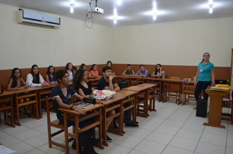 Centro de Línguas abre 1.130 vagas gratuitas para cursos no Acre