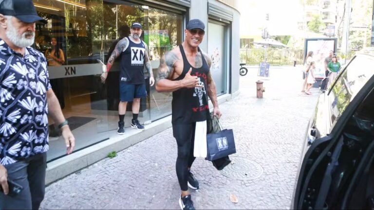 Dwayne Johnson treina no Leblon e divulga ‘Moana’ no Rio de Janeiro