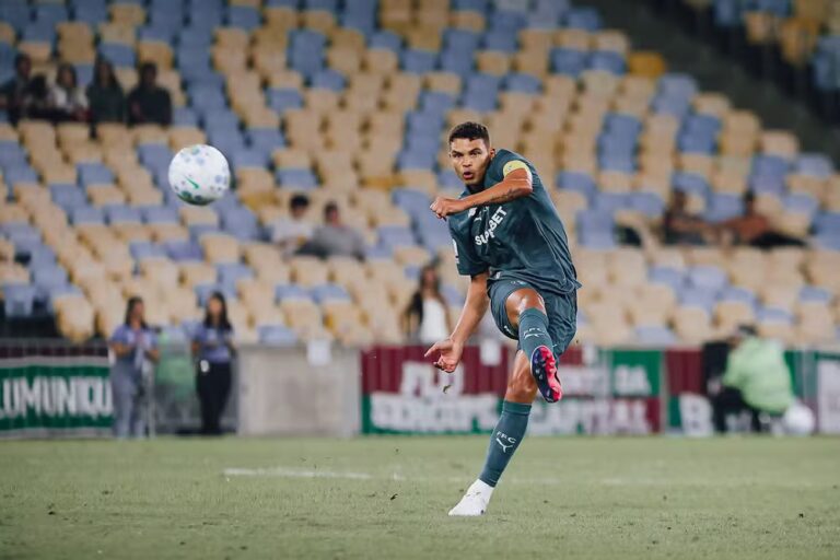 Thiago Silva segue fora do Fluminense para decisivo clássico contra o Vasco