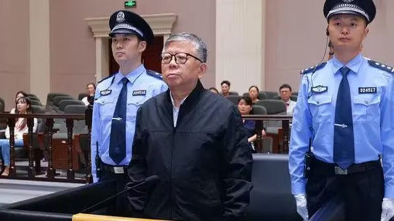 Ex-funcionário público é condenado à morte na China por esquema de corrupção