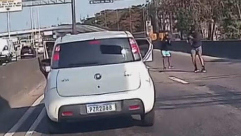 Criminosos armados realizam assalto na Avenida Brasil, na altura de Manguinhos