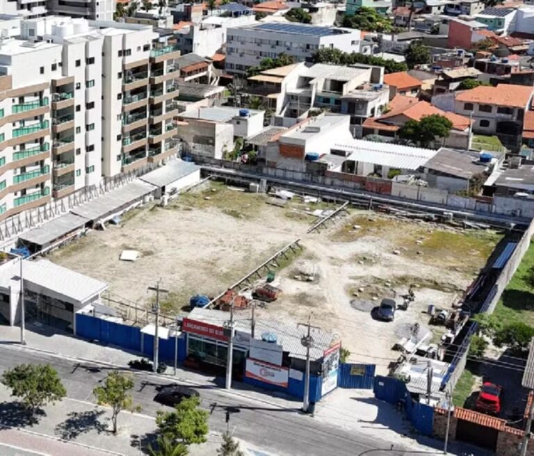 Famílias cobram entrega de imóveis em Arraial do Cabo: prejuízo de R$ 15 milhões