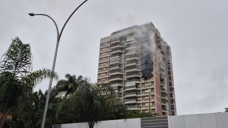 Incêndio atinge apartamento no condomínio Nova Ipanema, na Barra da Tijuca